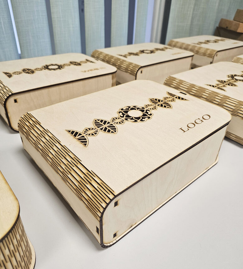 Dovanų rinkinys medinėje dėžutėje